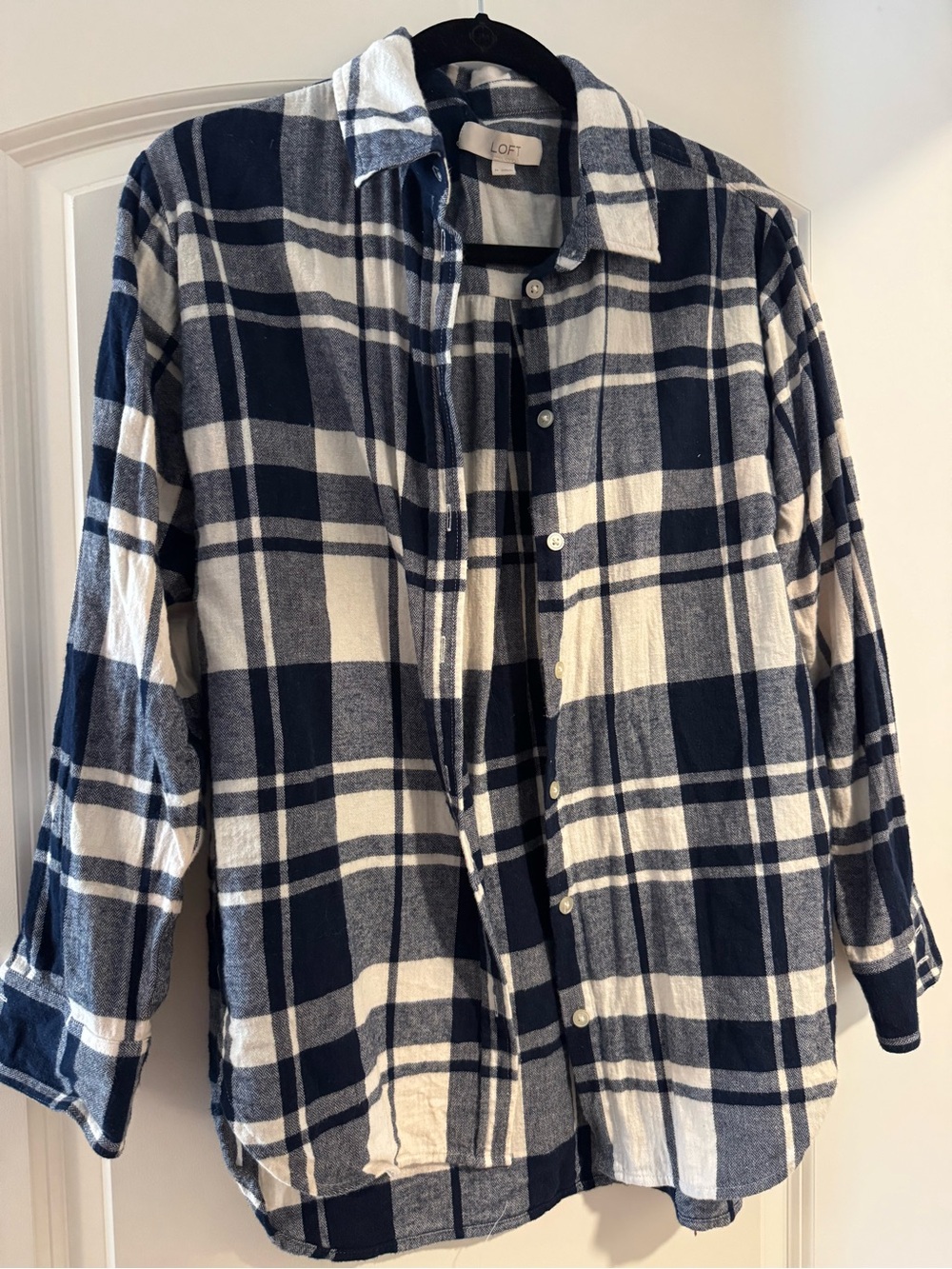 LOFT Women's M Blue/White Plaid Flannel Button-Up Collared Long Sleeve Shirt